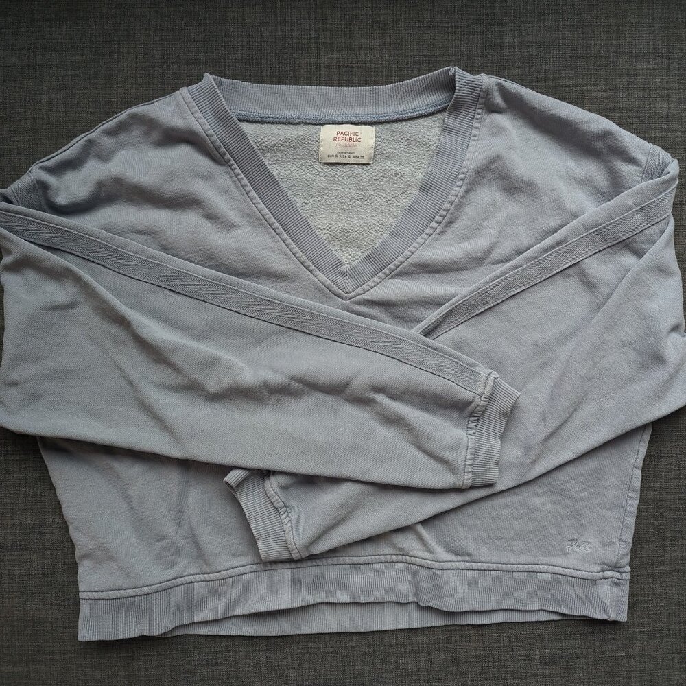 Pacific Republic V-Neck Pull Over